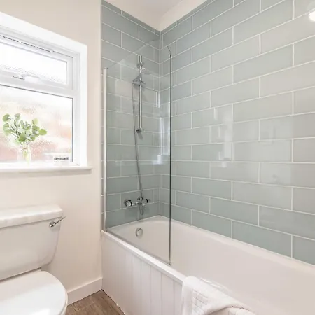 Stylish Apartment 5 Min Walk To Castle Windsor Exterior photo