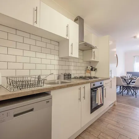 Stylish Apartment 5 Min Walk To Castle Windsor Exterior photo